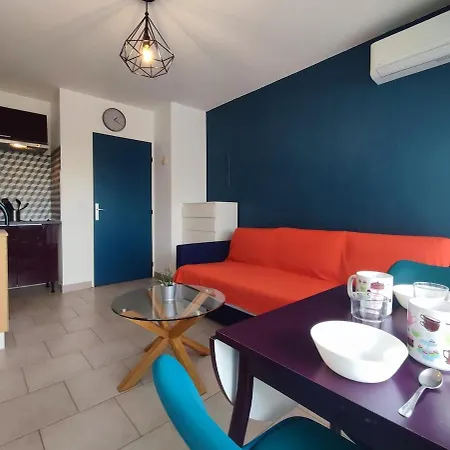 1st Line Modern Studio-private Parking Apartment *