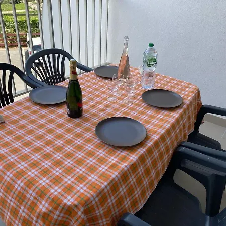 1st Line Modern Studio-private Parking Apartment