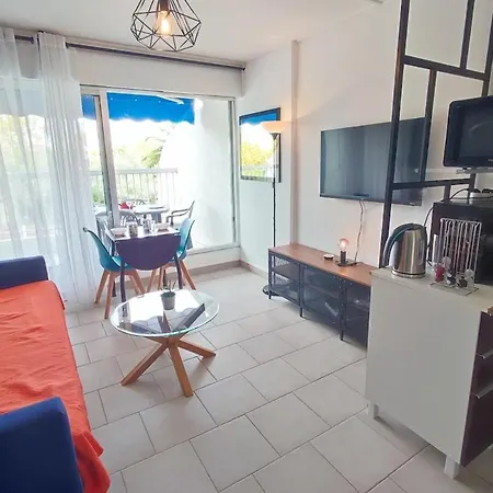 Apartment 1st Line Modern Studio-private Parking *