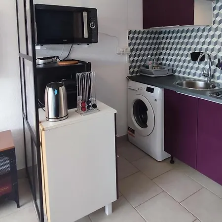 Apartment 1st Line Modern Studio-private Parking