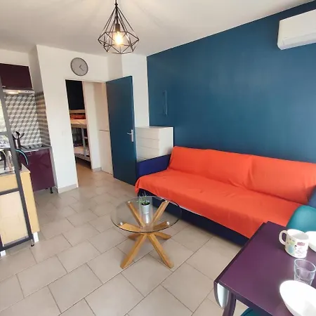 1st Line Modern Studio-private Parking *
